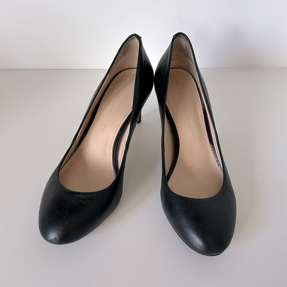 Banana Republic Black Pumps